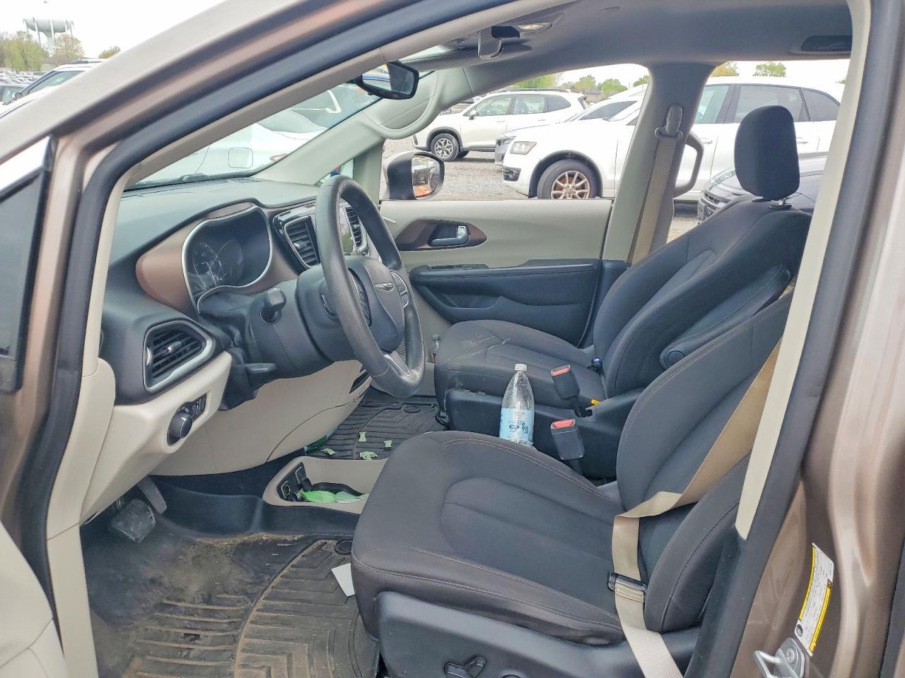 2017 Chrysler Pacifica Touring - Image 7