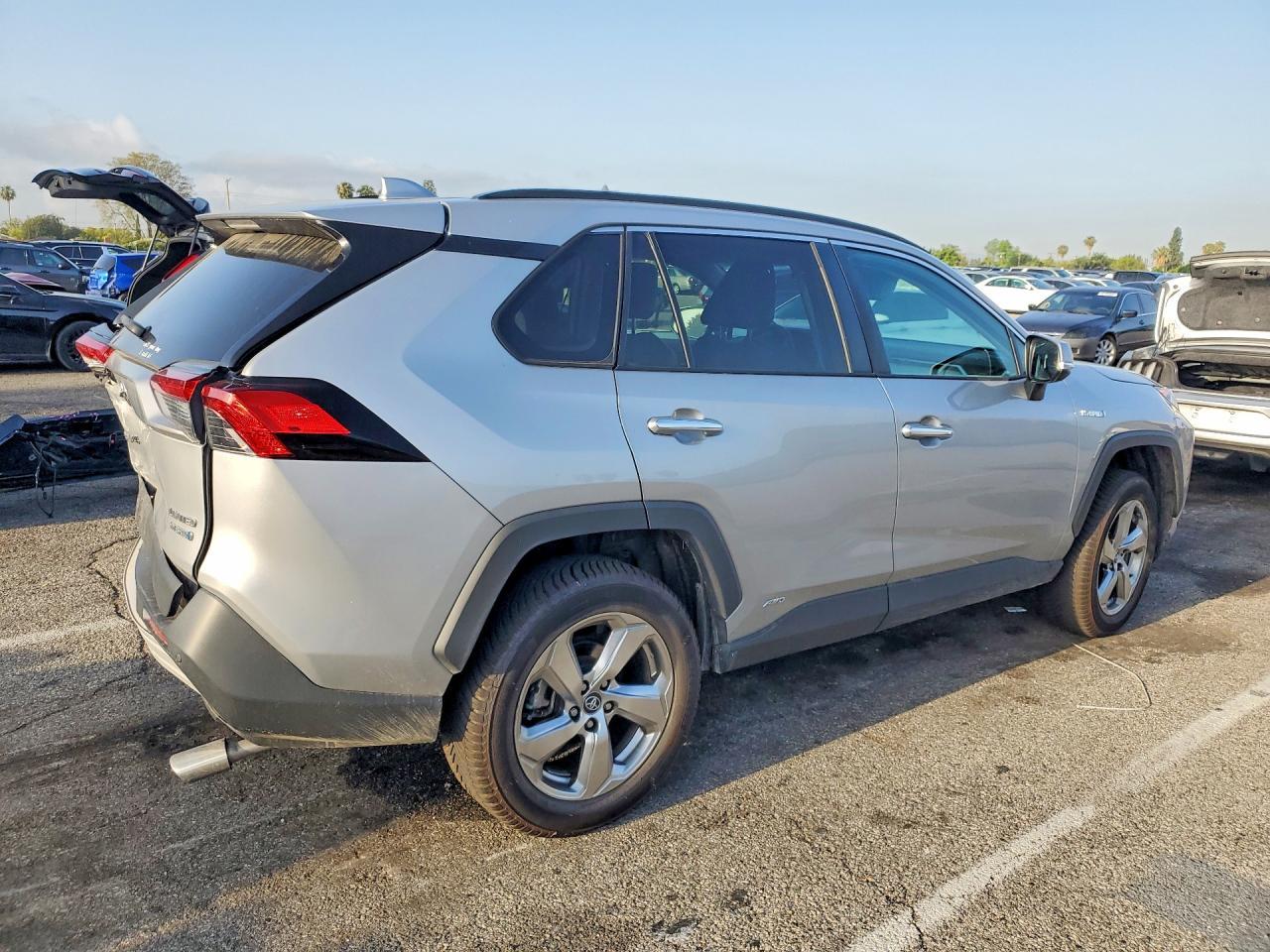 2020 Toyota Rav4 Limited - Фото 3