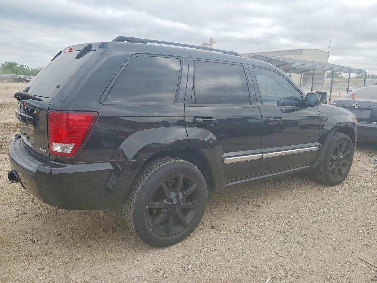 2010 Jeep Grand Cherokee Laredo - Image 3