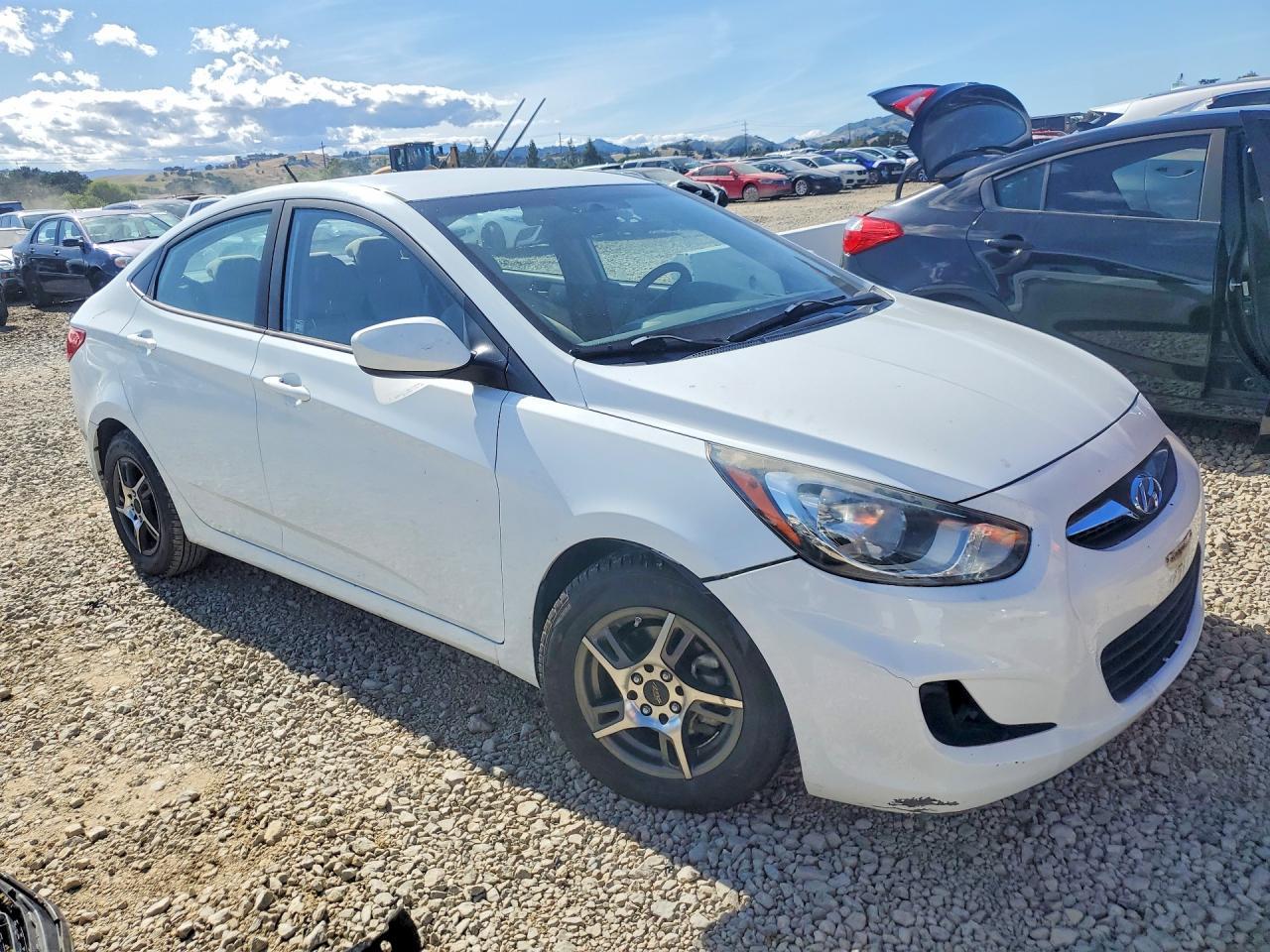 2014 Hyundai Accent Gls - Фото 4