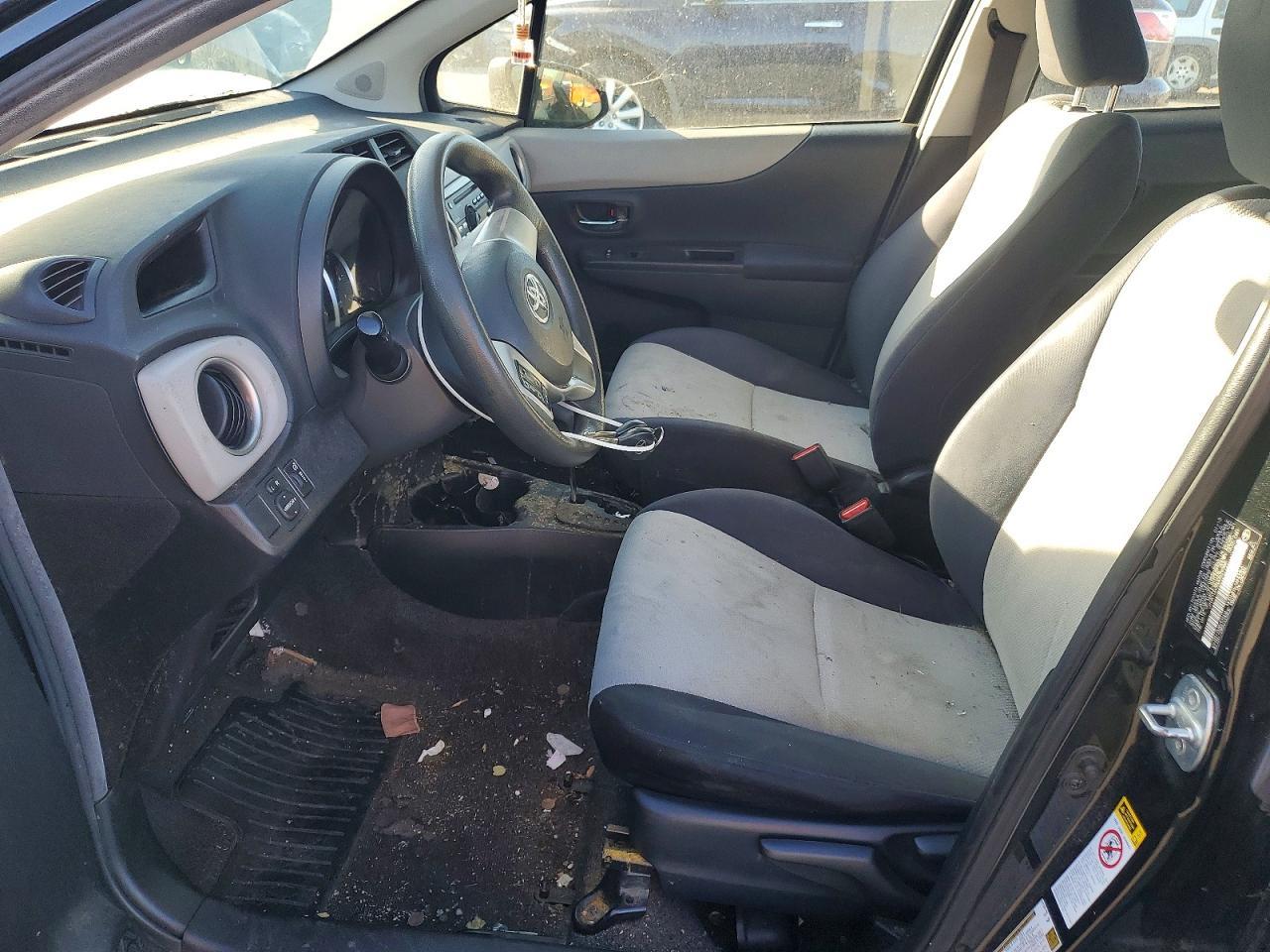 2013 Toyota Yaris 5-Door Le - Image 7