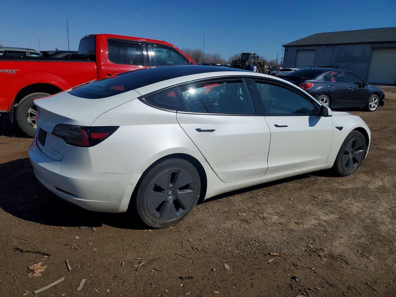 2022 Tesla Model 3 - Фото 3