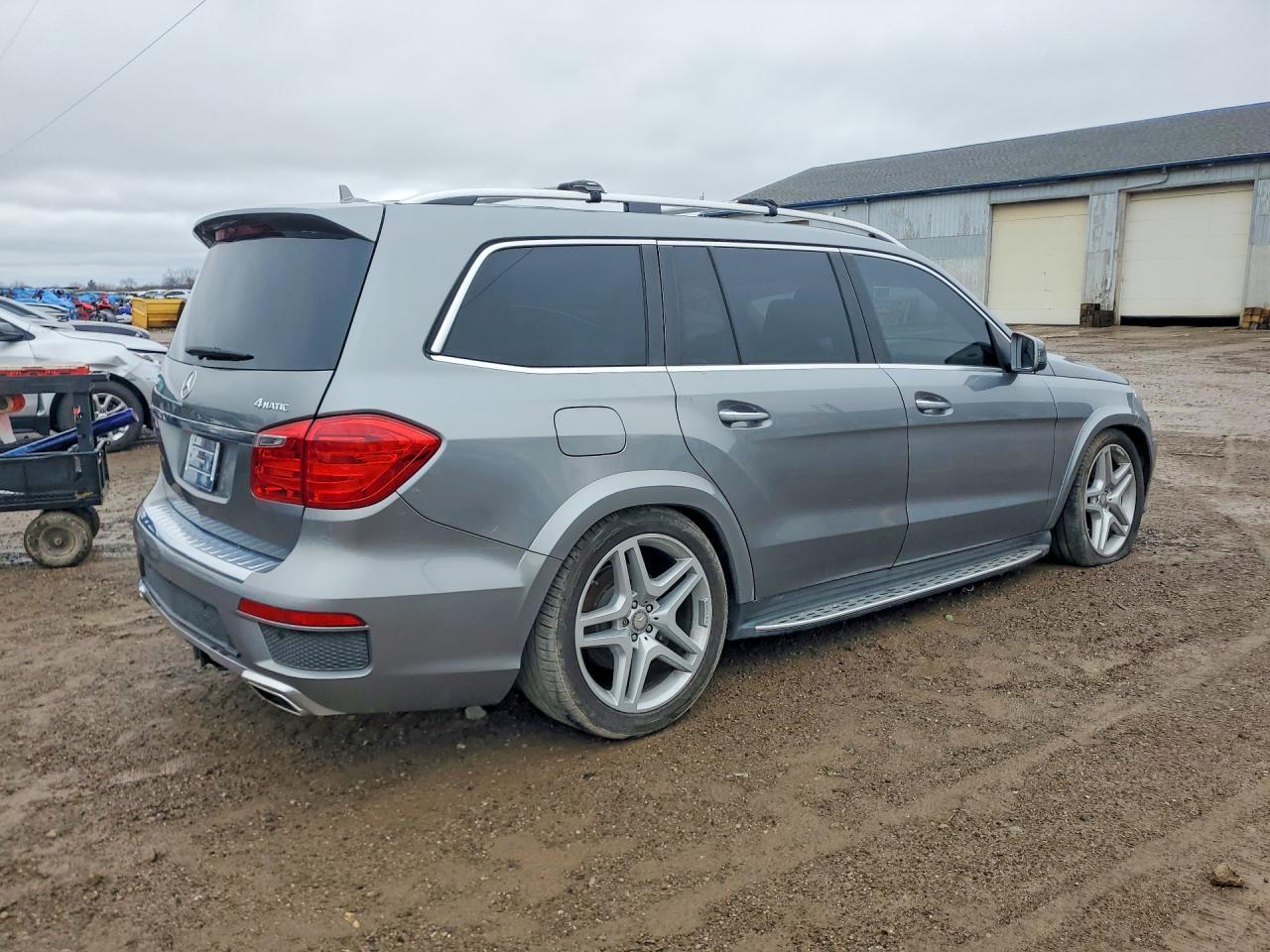 2015 Mercedes-Benz Gl 550 4Matic - Image 3