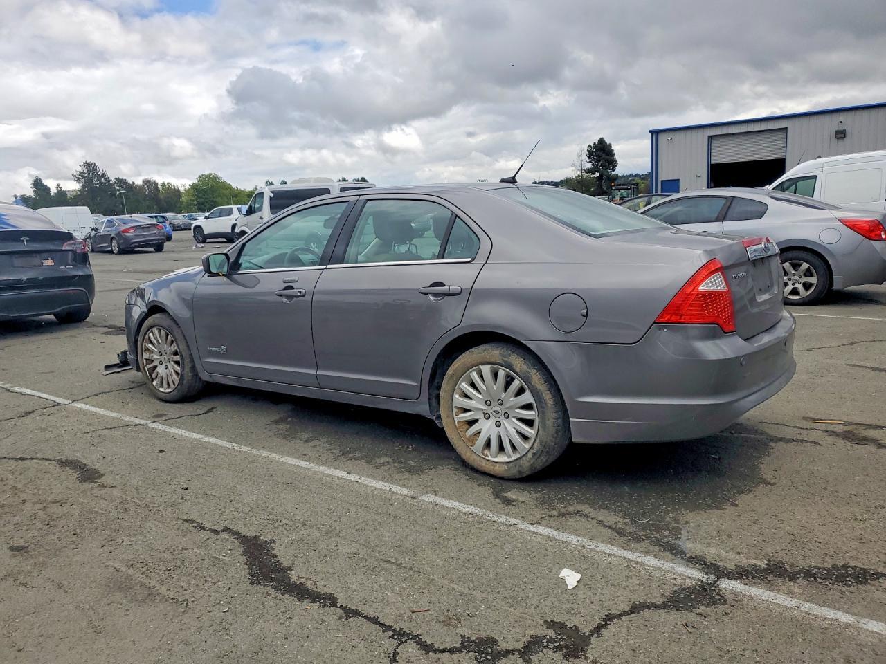 2010 Ford Fusion Hybrid - Фото 2