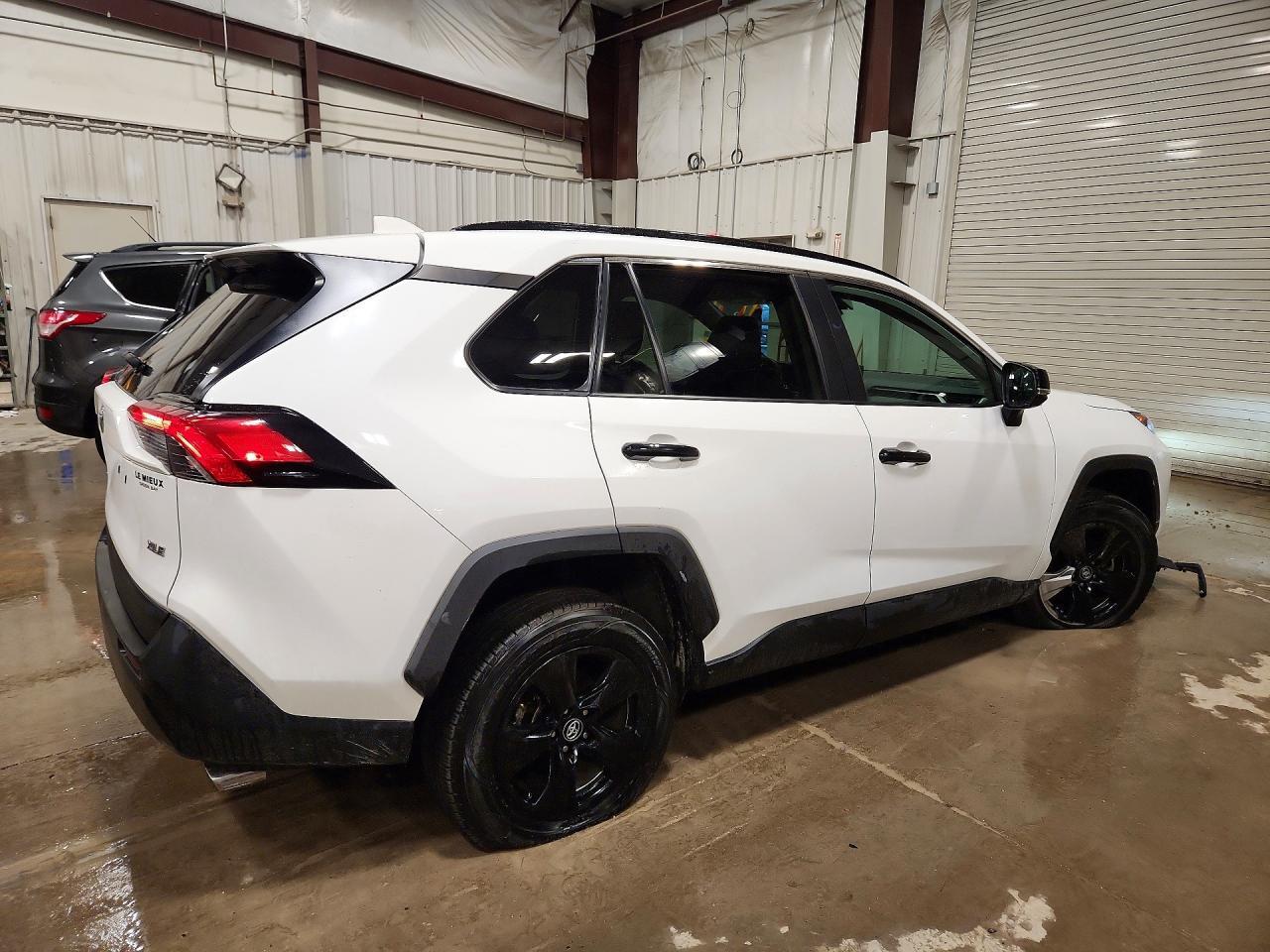 2020 Toyota Rav4 Xle - Image 3
