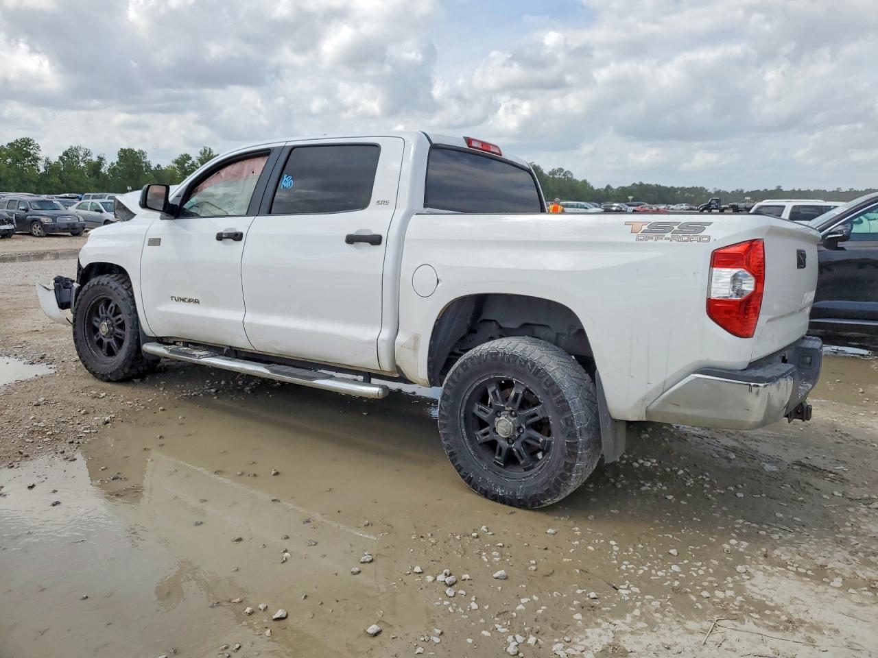 2015 Toyota Tundra Sr5 - Image 2