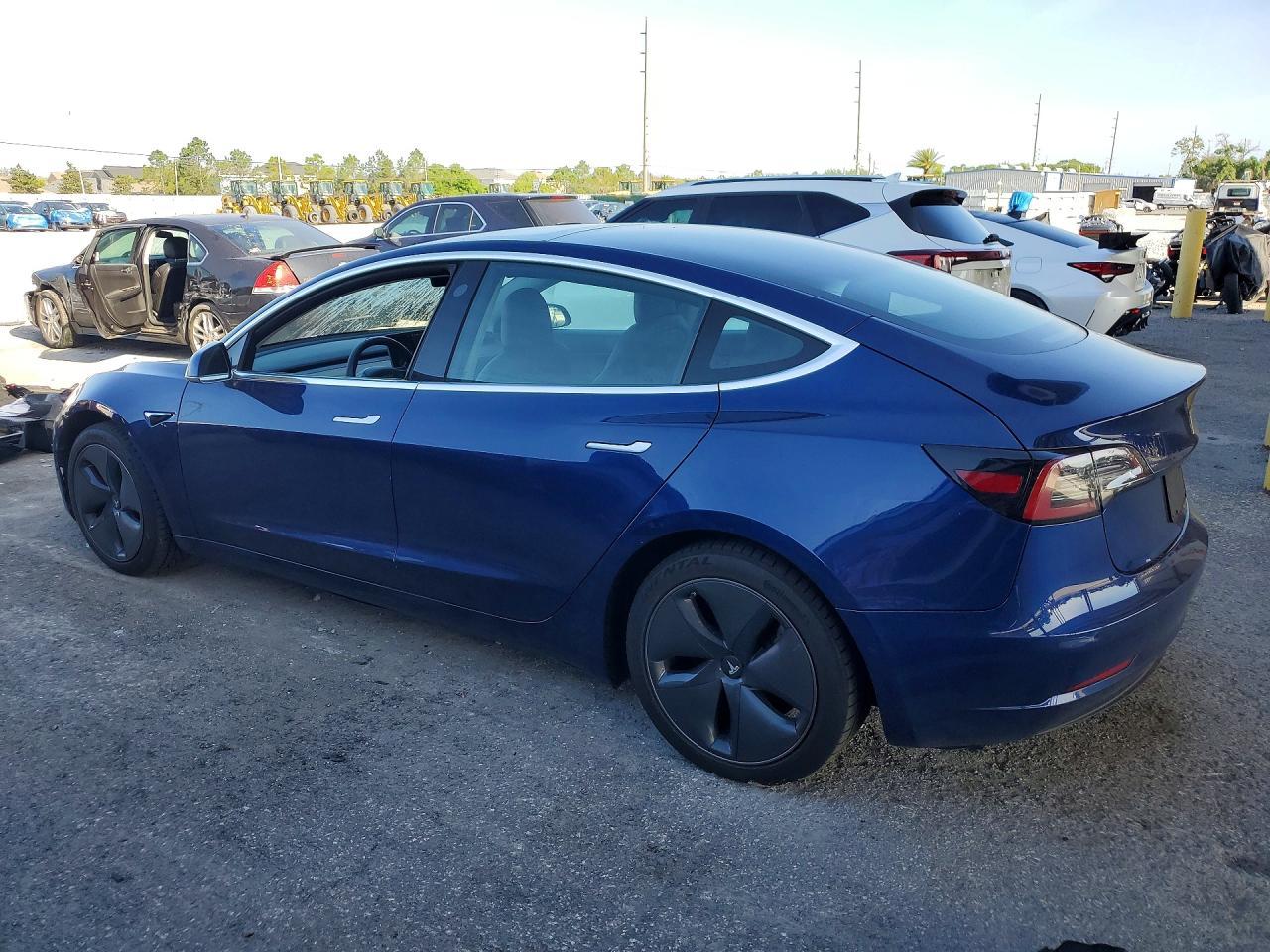 2020 Tesla Model 3 - Image 2