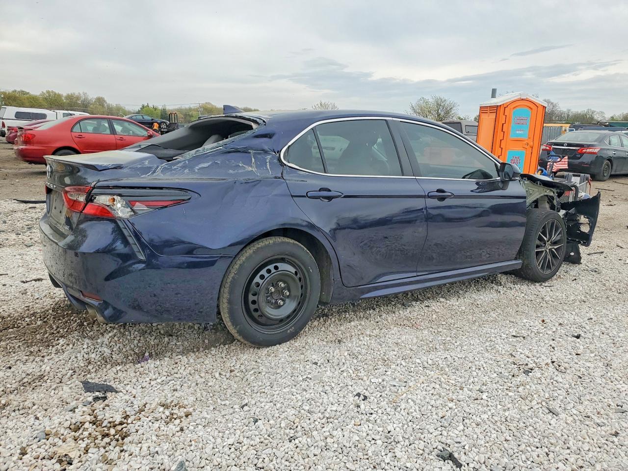 2022 Toyota Camry Se - Фото 3