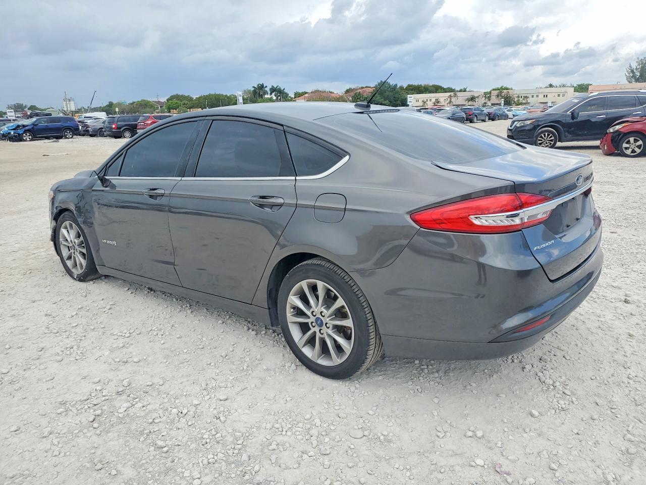 2017 Ford Fusion Se Hybrid - Image 2