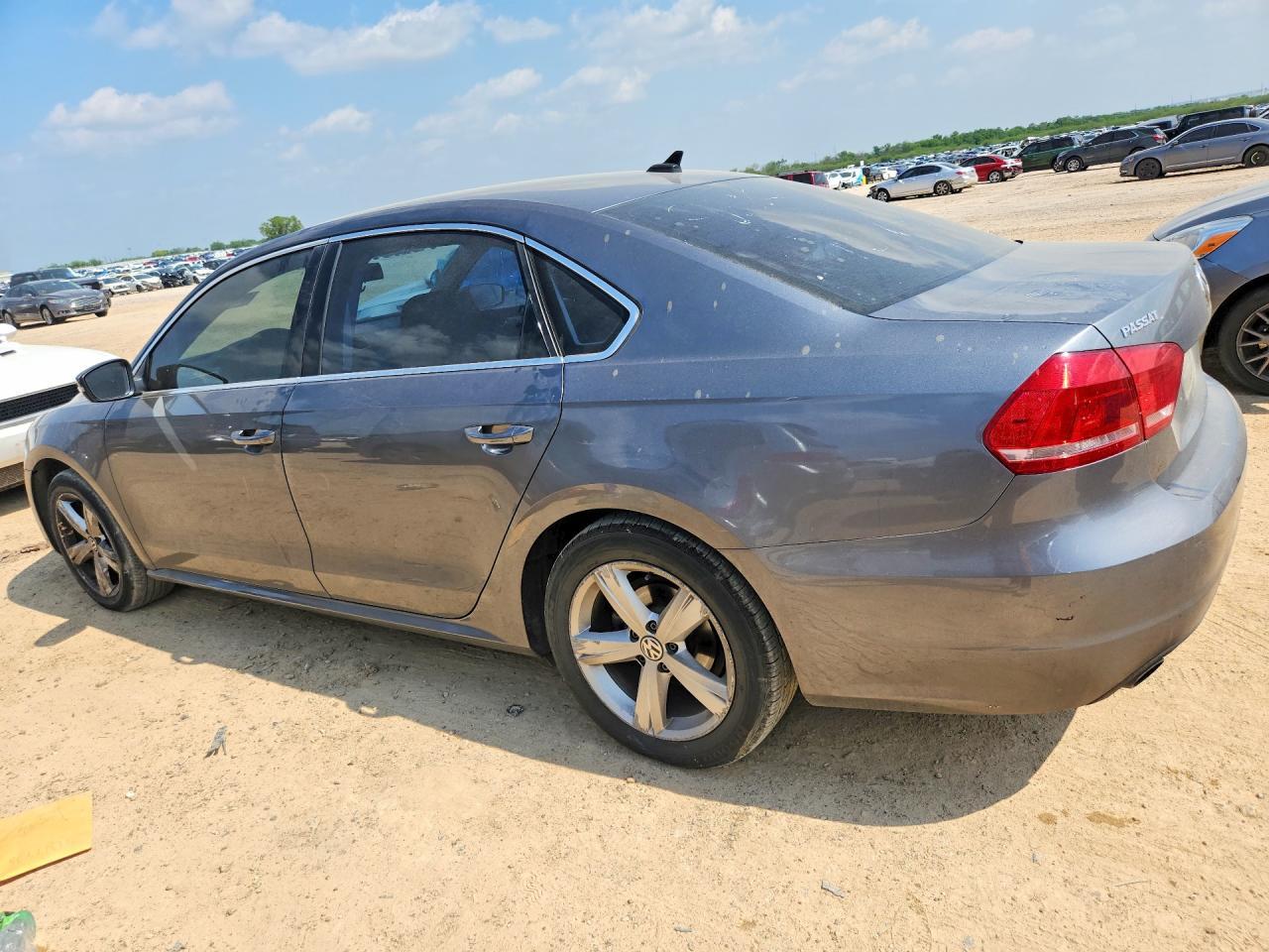 2014 Volkswagen Passat Se - Image 2