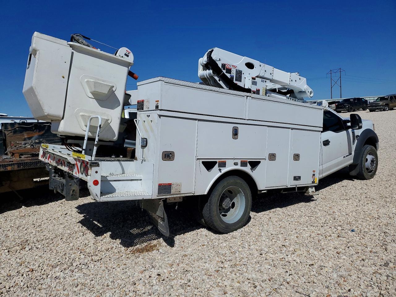 2020 Ford F550 Super Duty Bucket Truck - Фото 3