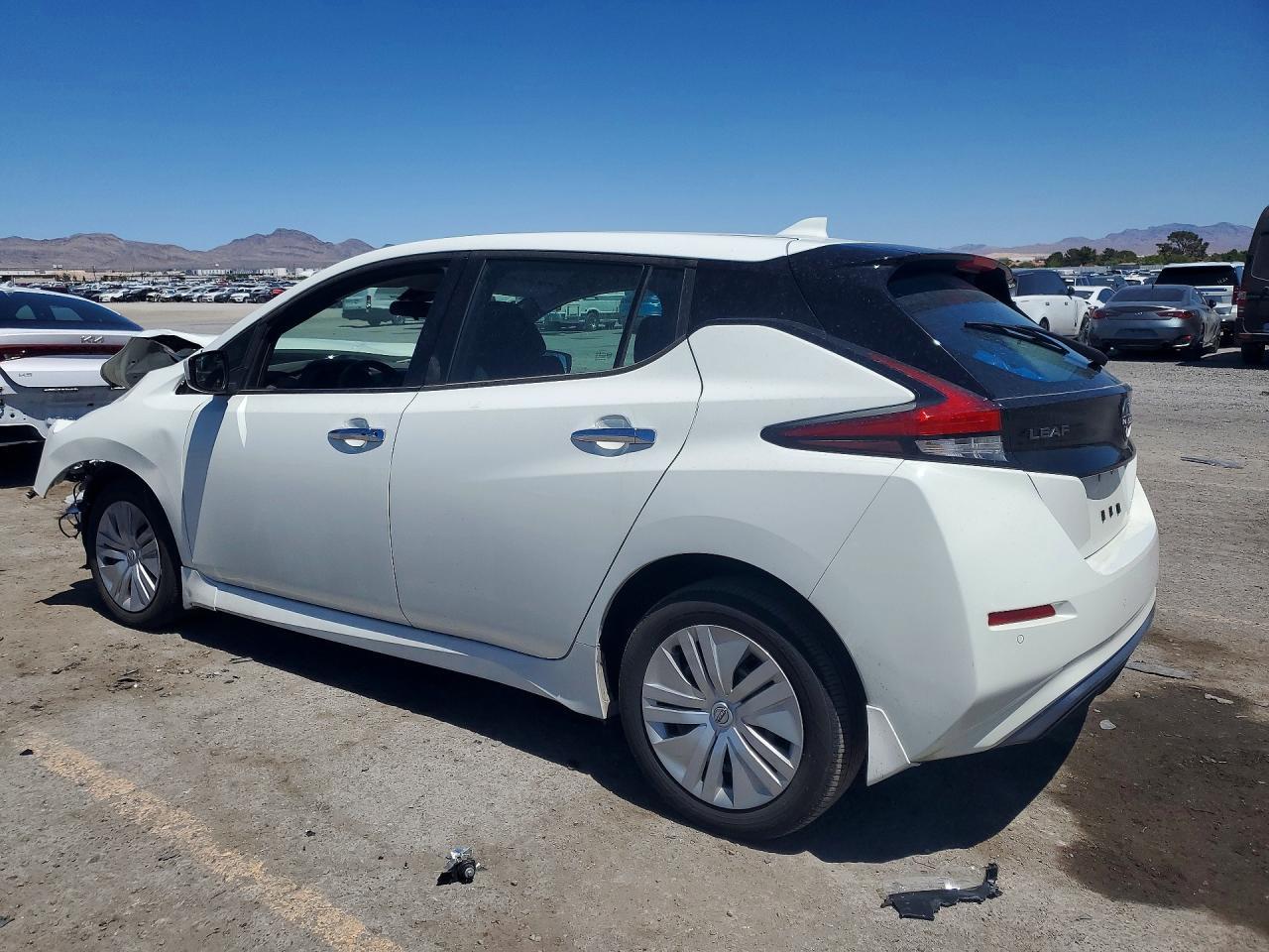 2023 Nissan Leaf - Фото 2
