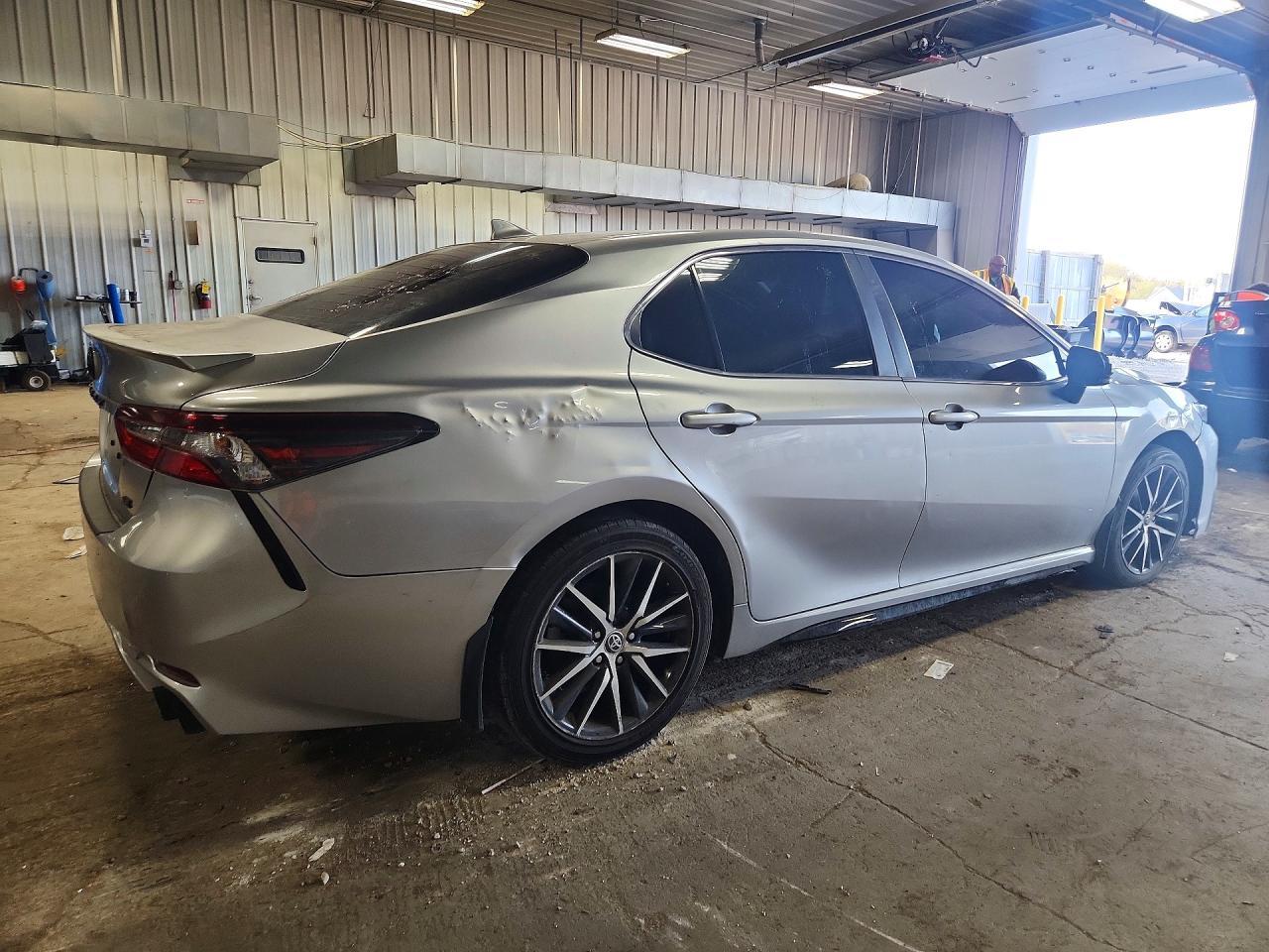 2023 Toyota Camry Se - Фото 3