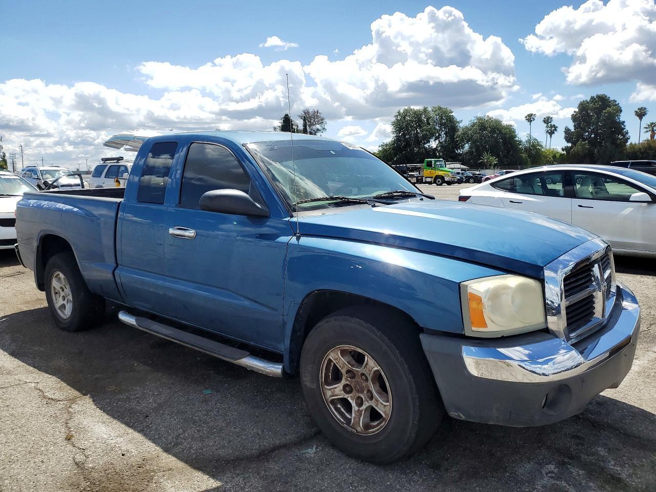 2005 Dodge Dakota Slt - Image 4