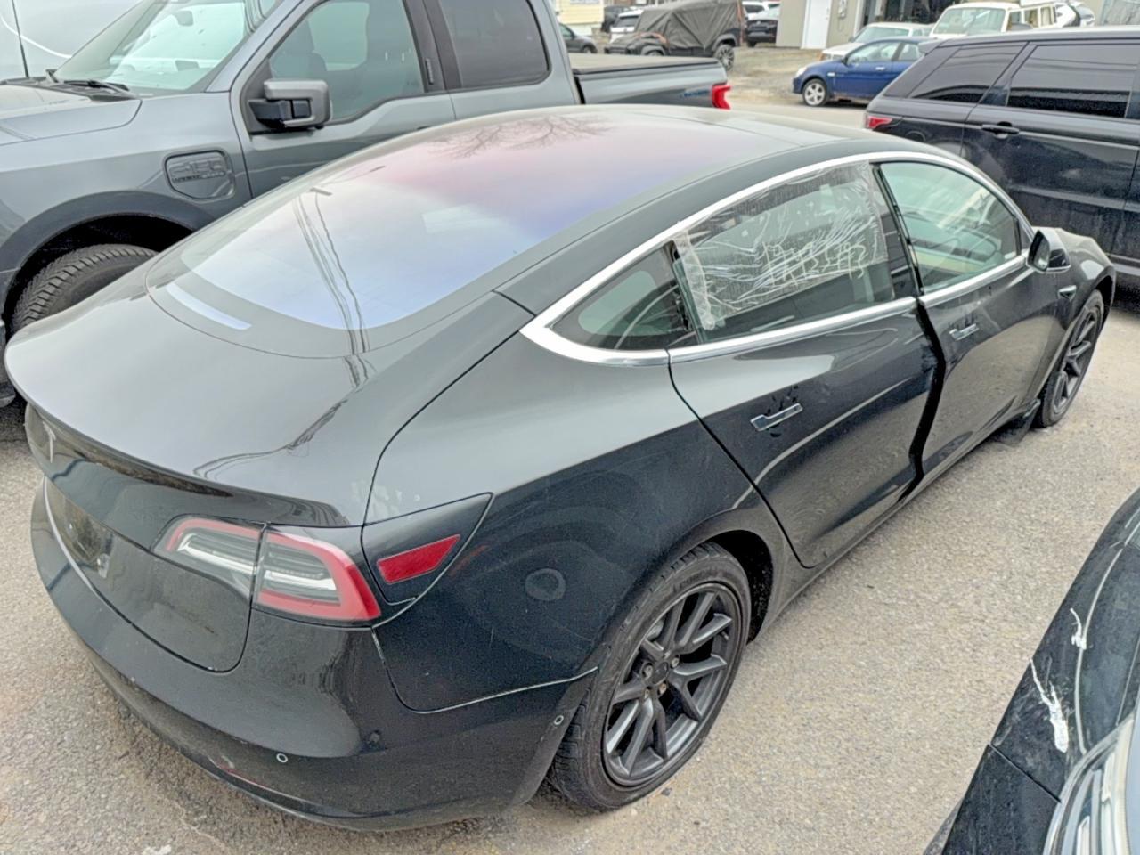 2018 Tesla Model 3 - Фото 4