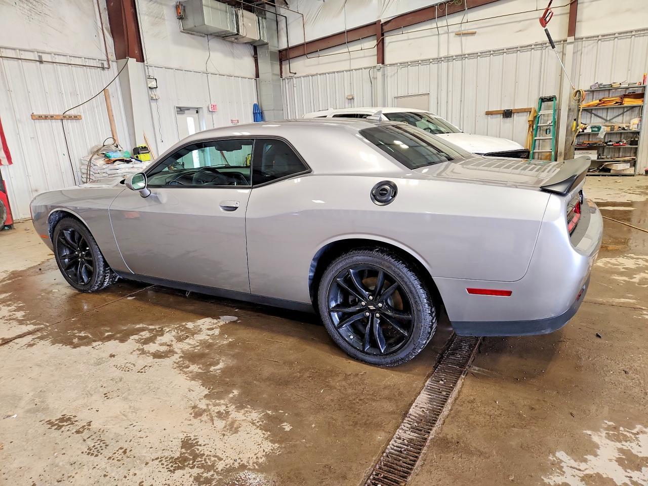 2017 Dodge Challenger Sxt - Image 2