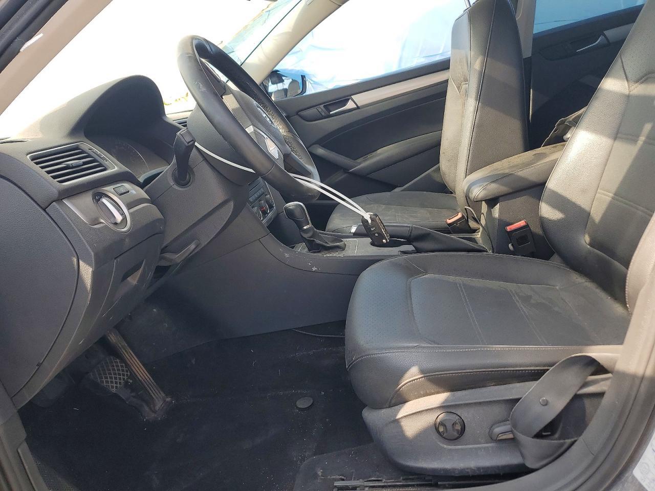 2014 Volkswagen Passat S - Фото 7