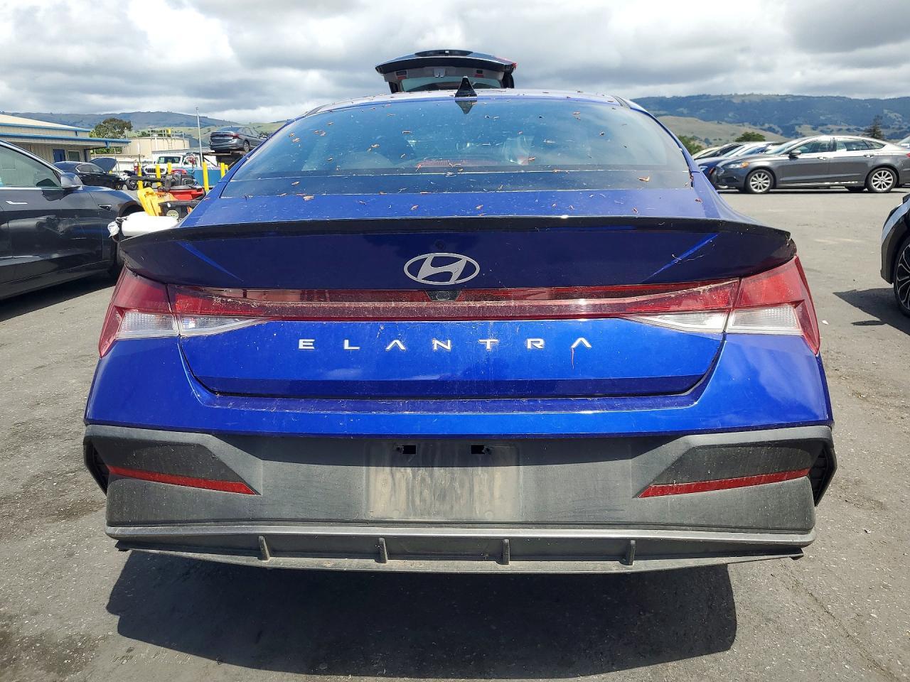 2025 Hyundai Elantra Sel Sport - Image 6