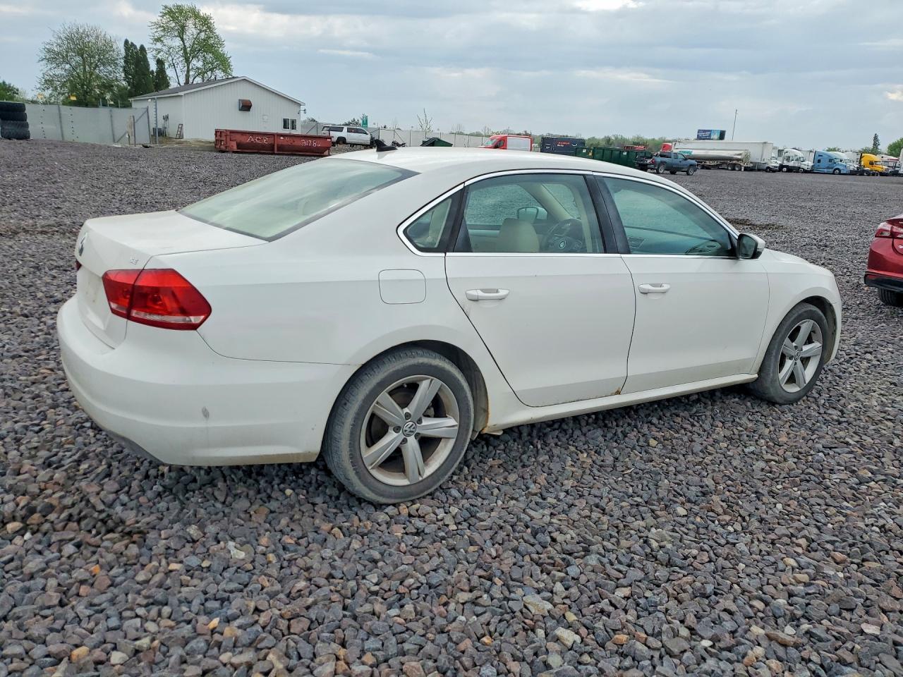 2013 Volkswagen Passat Se - Фото 3