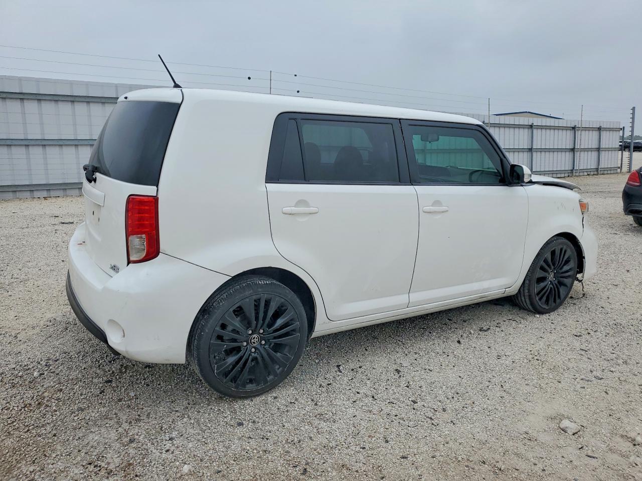 2015 Scion Xb Base - Фото 3