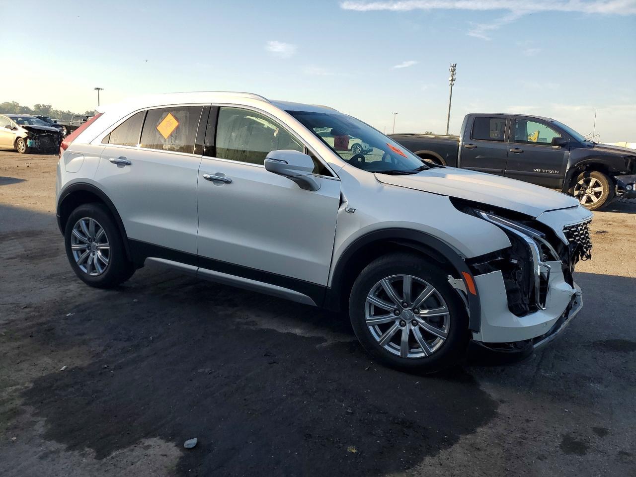 2023 Cadillac Xt4 Premium Luxury - Image 4