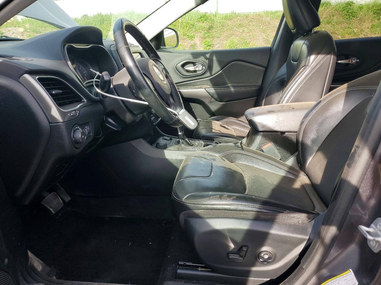 2020 Jeep Cherokee - Image 7