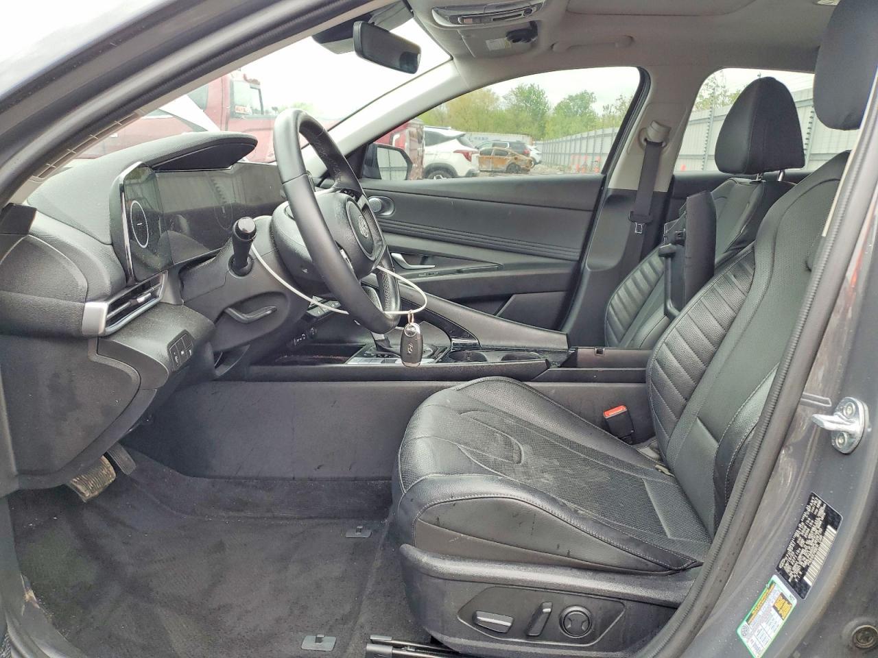 2023 Hyundai Elantra Limited - Image 7