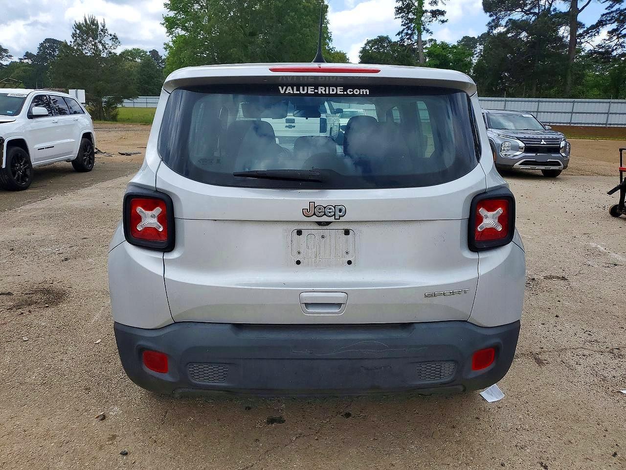 2019 Jeep Renegade - Image 6