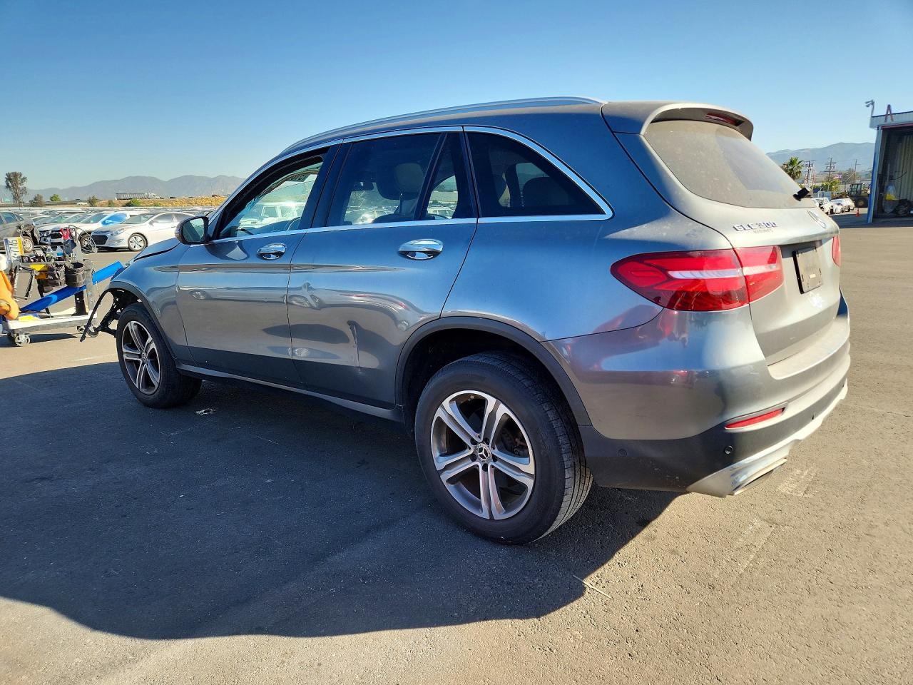 2017 Mercedes-Benz Glc 300 4Matic - Фото 2