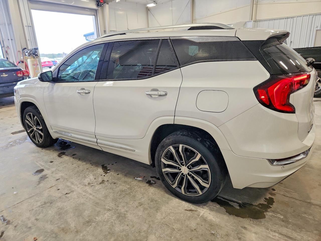 2021 GMC Terrain Denali - Image 2