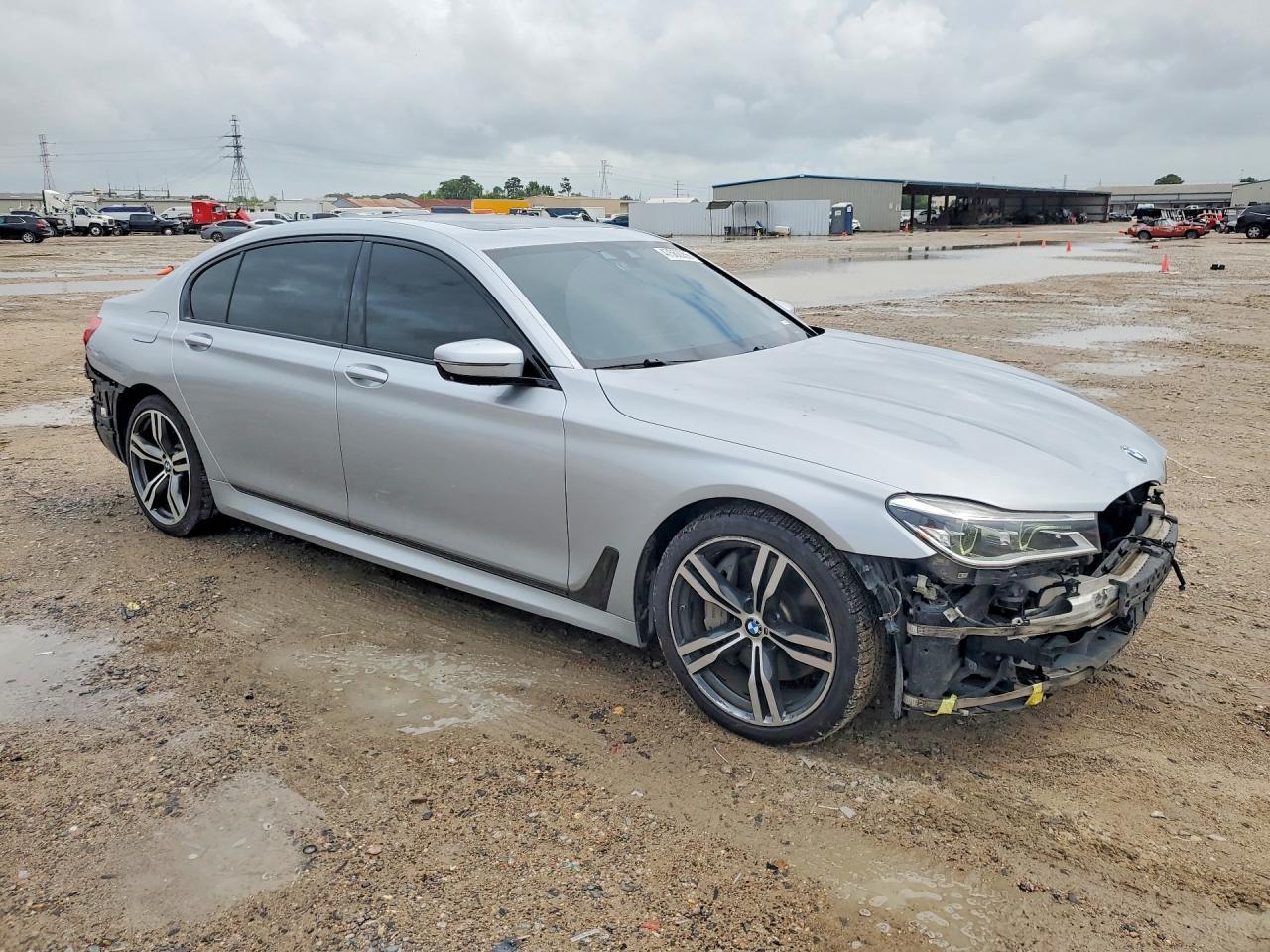 2017 BMW 750 I - Фото 4