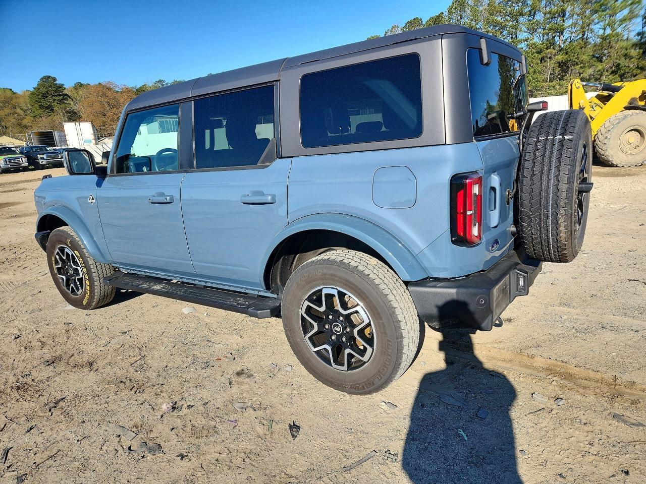 2024 Ford Bronco Outer Banks - Image 2