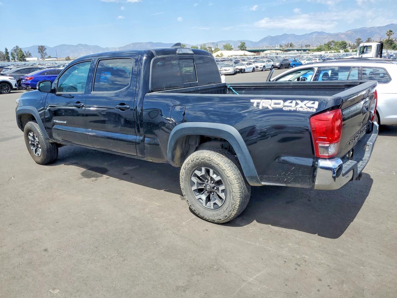 2017 Toyota Tacoma Double Cab - Фото 2