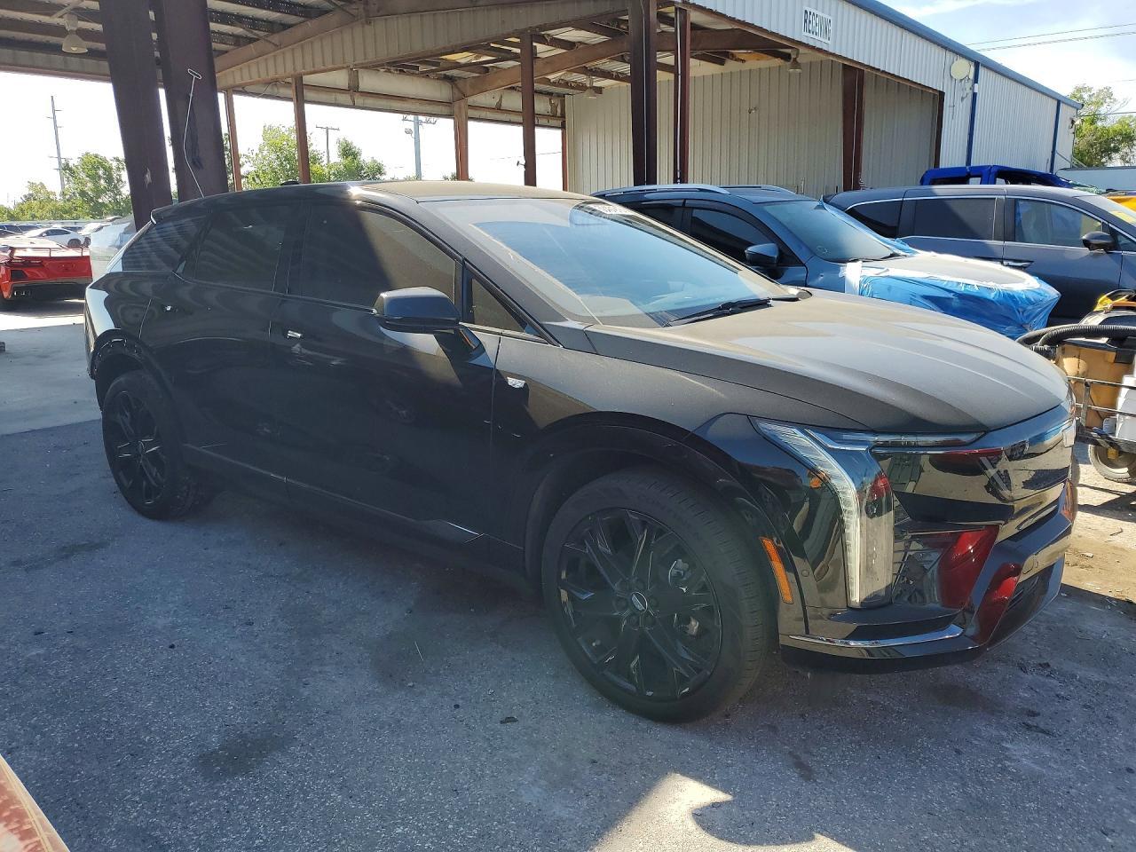 2025 Cadillac Optiq Sport - Фото 4