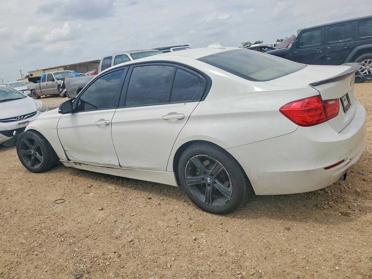 2015 BMW 320 I - Фото 2