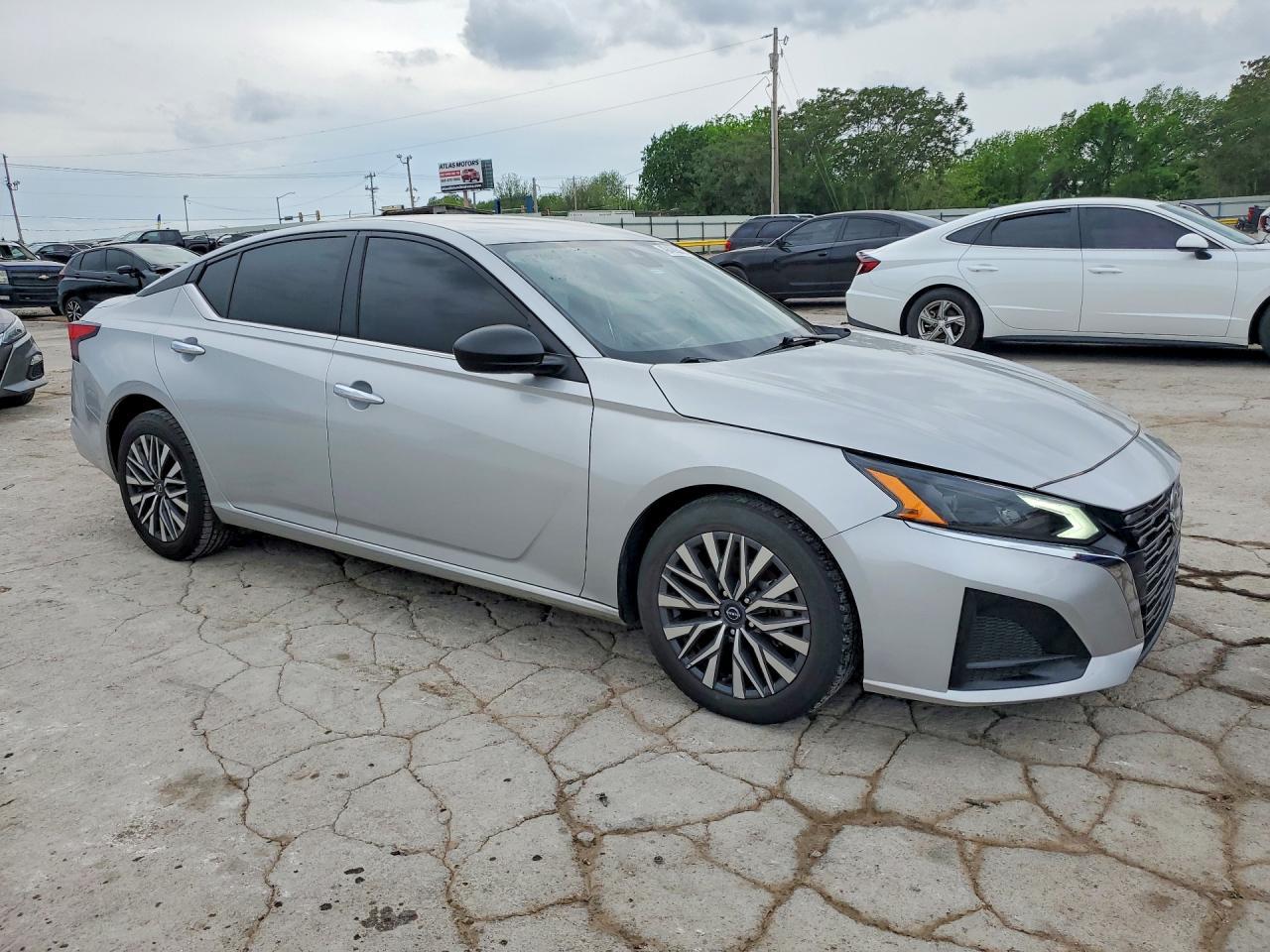2024 Nissan Altima Sv - Image 4