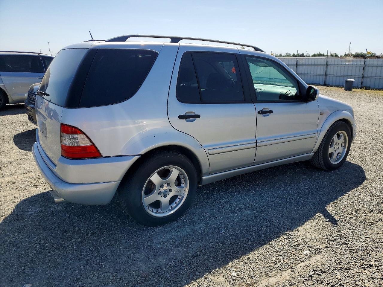 2000 Mercedes-Benz Ml 430 - Image 3