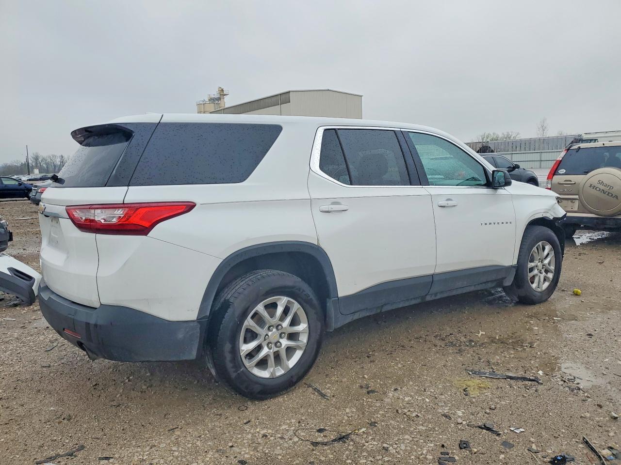 2021 Chevrolet Traverse Ls - Image 3