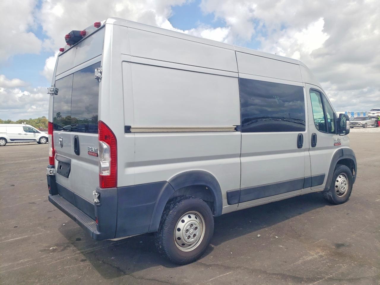 2019 Ram Promaster 1500 Delivery Van - Фото 3