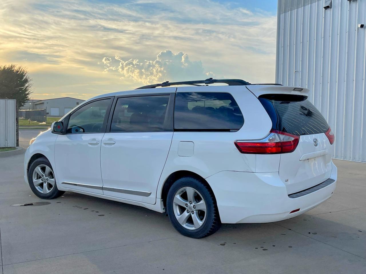2015 Toyota Sienna Le - Фото 3