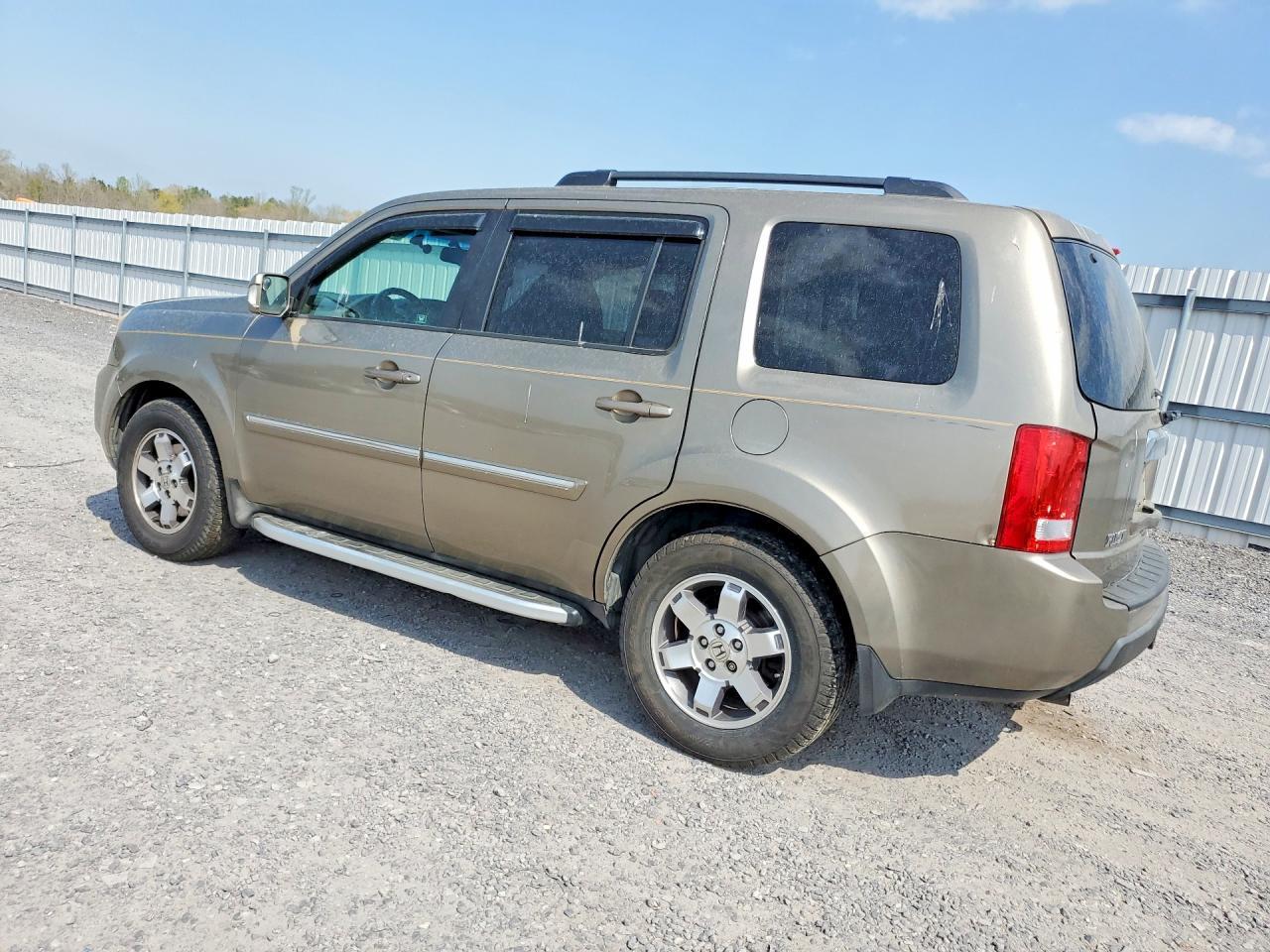 2009 Honda Pilot Tou - Image 2
