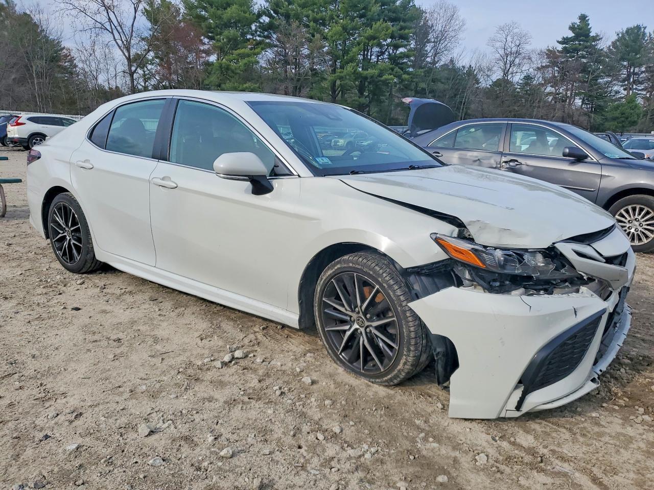 2022 Toyota Camry Se - Фото 4