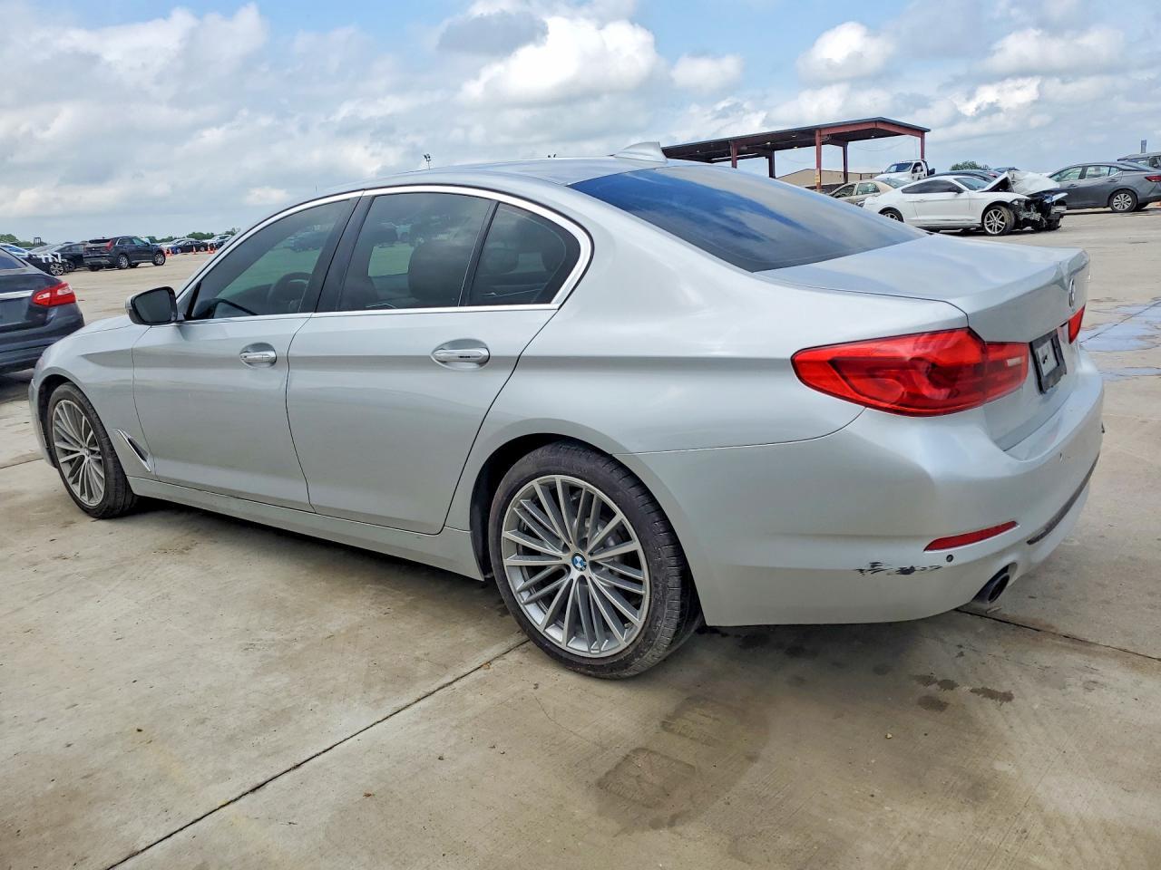 2017 BMW 530 I - Фото 2