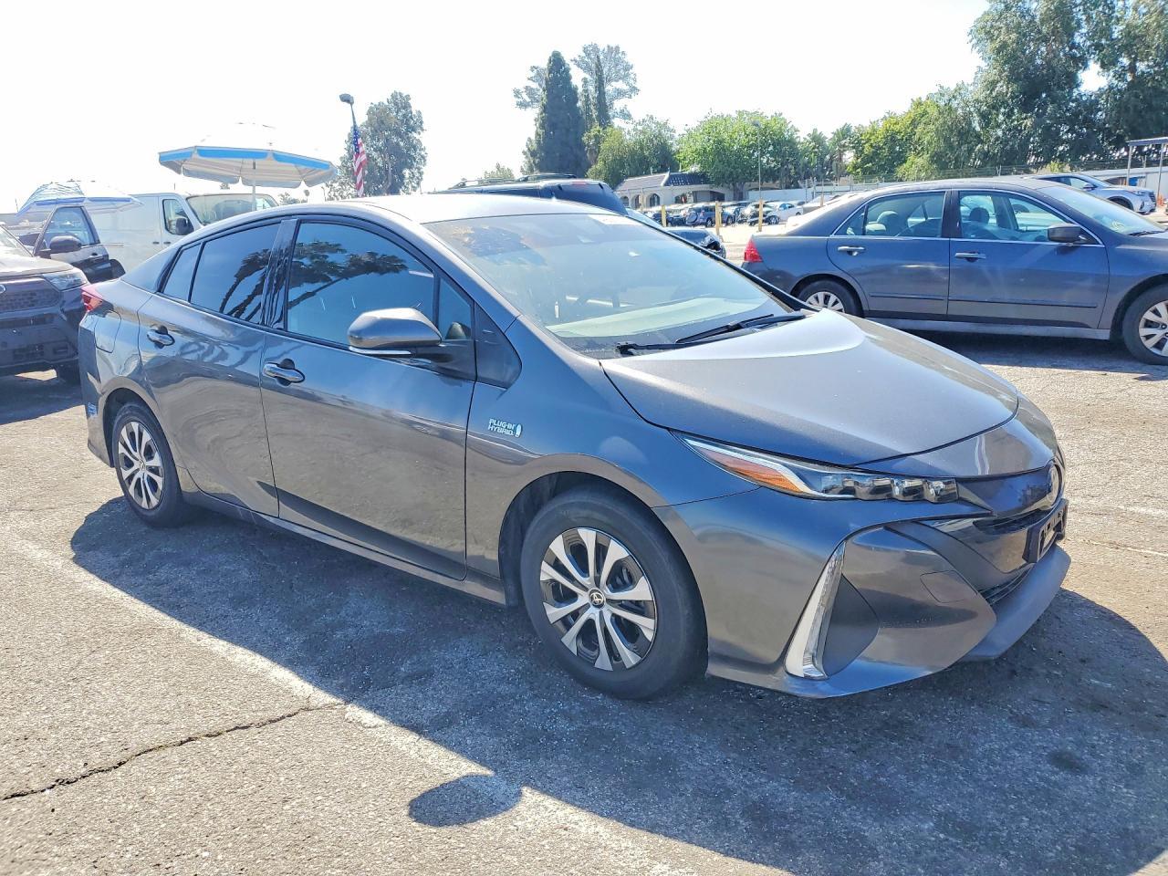 2022 Toyota Prius Prime Le - Image 4
