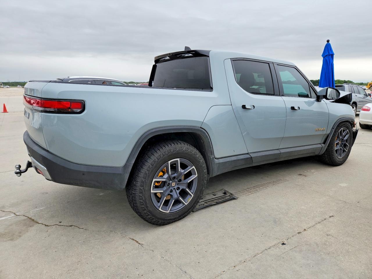 2022 Rivian R1T Adventure - Фото 3