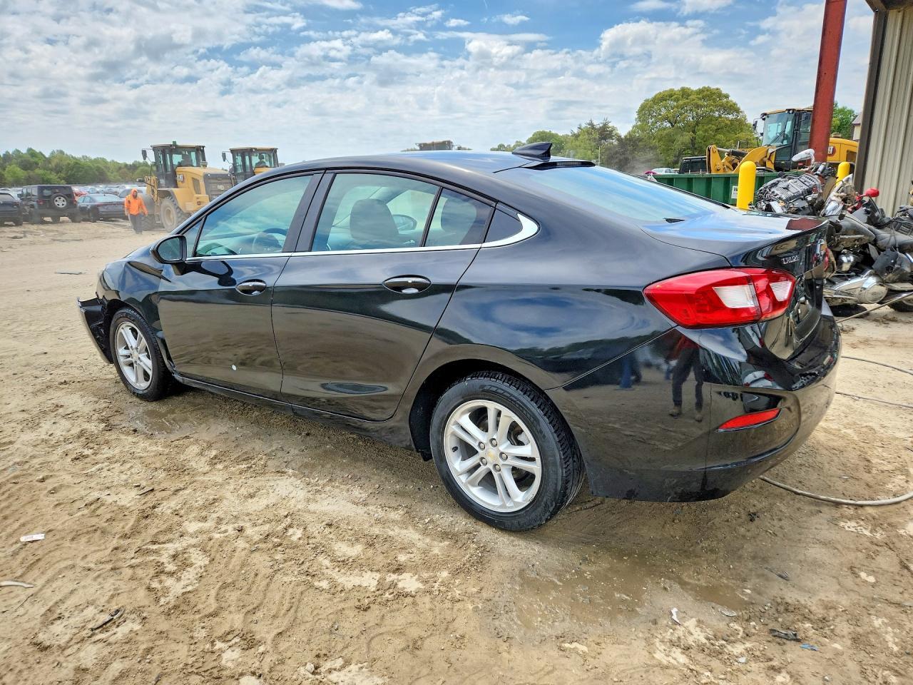 2018 Chevrolet Cruze Lt - Image 2