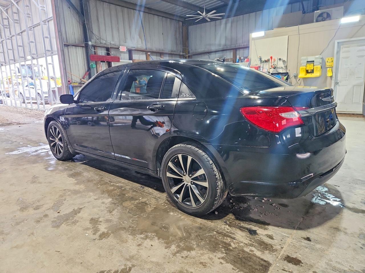 2012 Chrysler 200 S - Image 2