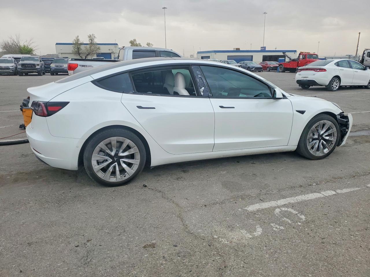 2022 Tesla Model 3 - Фото 3