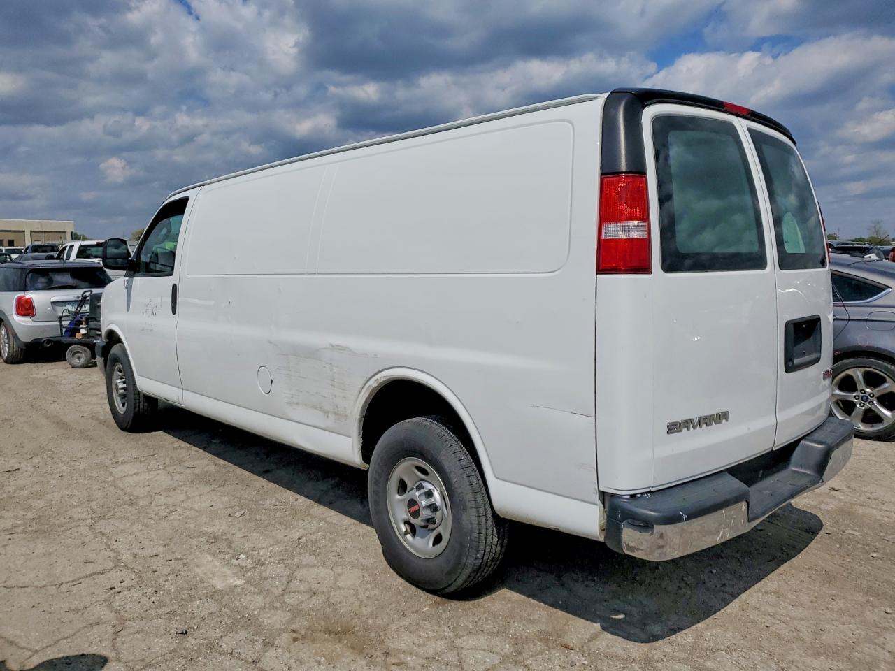 2017 GMC Savana G2500 - Фото 2