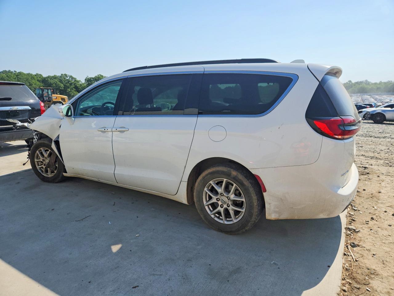 2022 Chrysler Pacifica Touring L - Image 2